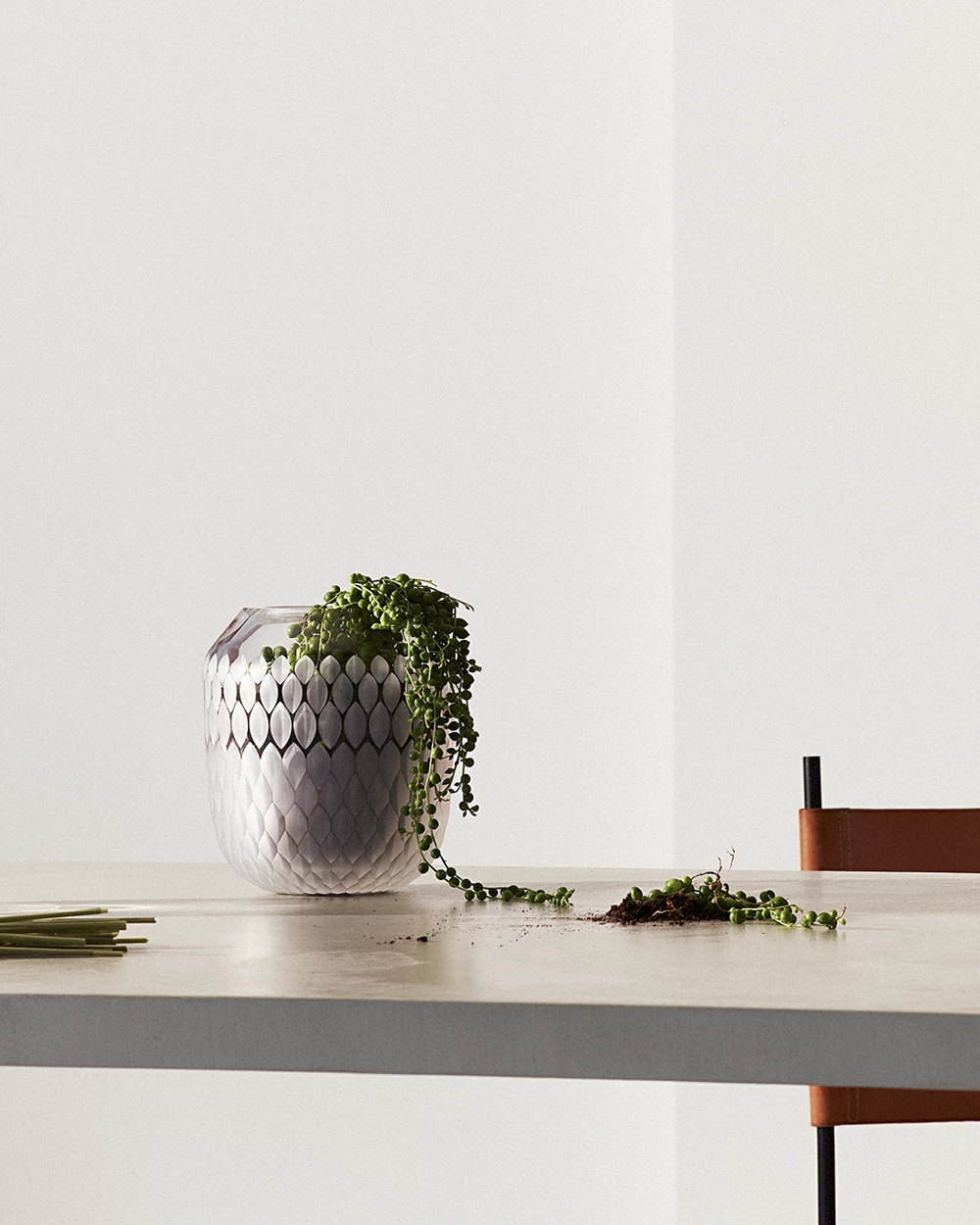 Saint-Louis Folia Satin Vase Small - Image 2